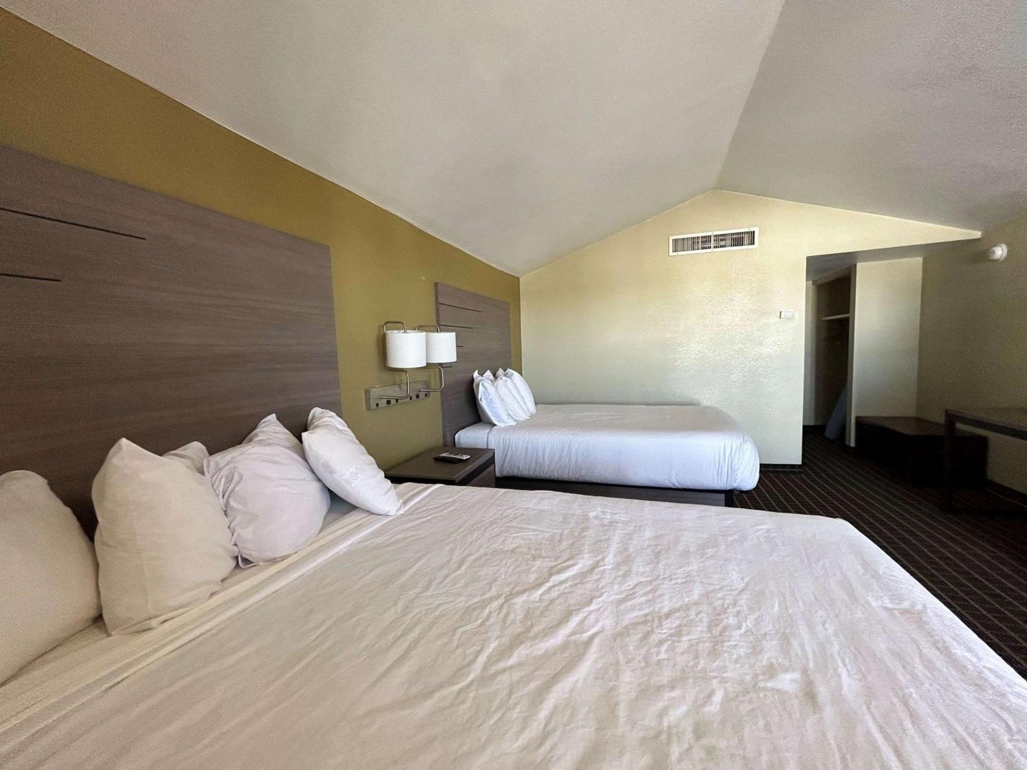 Surestay By Best Western Chambers Petrified Forest Exterior photo